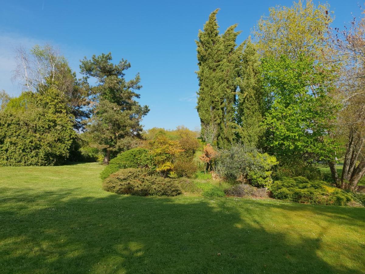 Le Fuchier Bed & Breakfast Saint-Martin-de-Fressengeas Eksteriør bilde